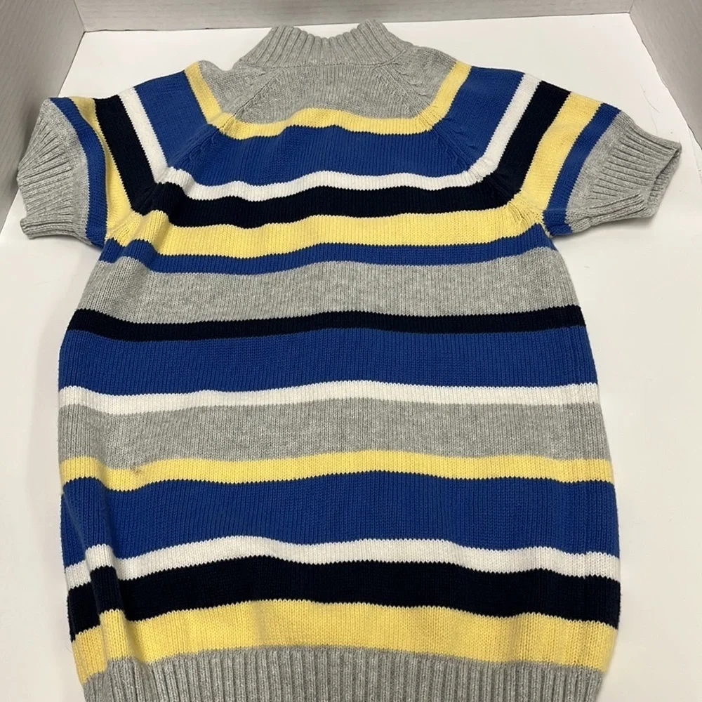 Girls Gymboree sweater! Beautiful button detail!